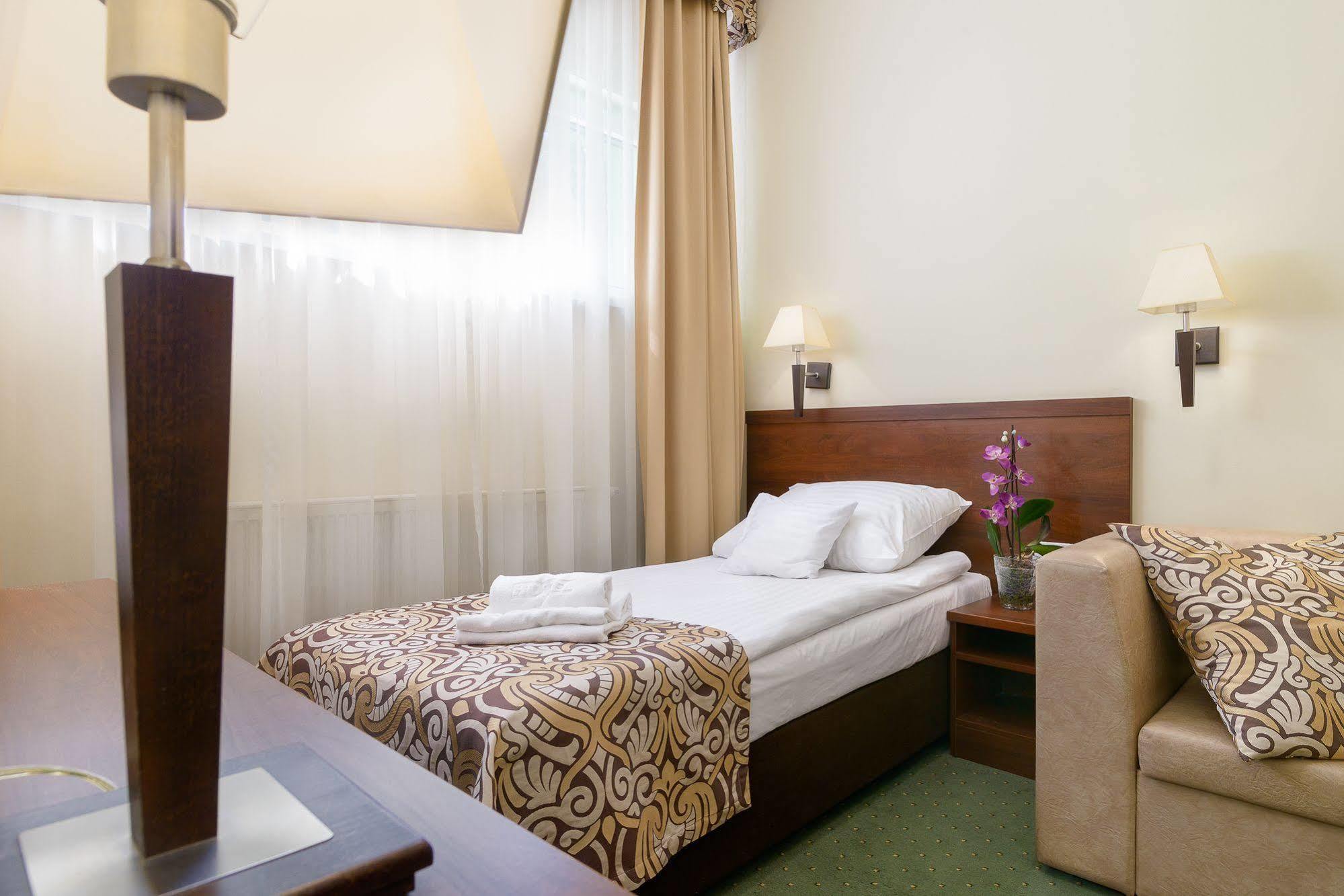 Hotel Zielony Poznan Ngoại thất bức ảnh