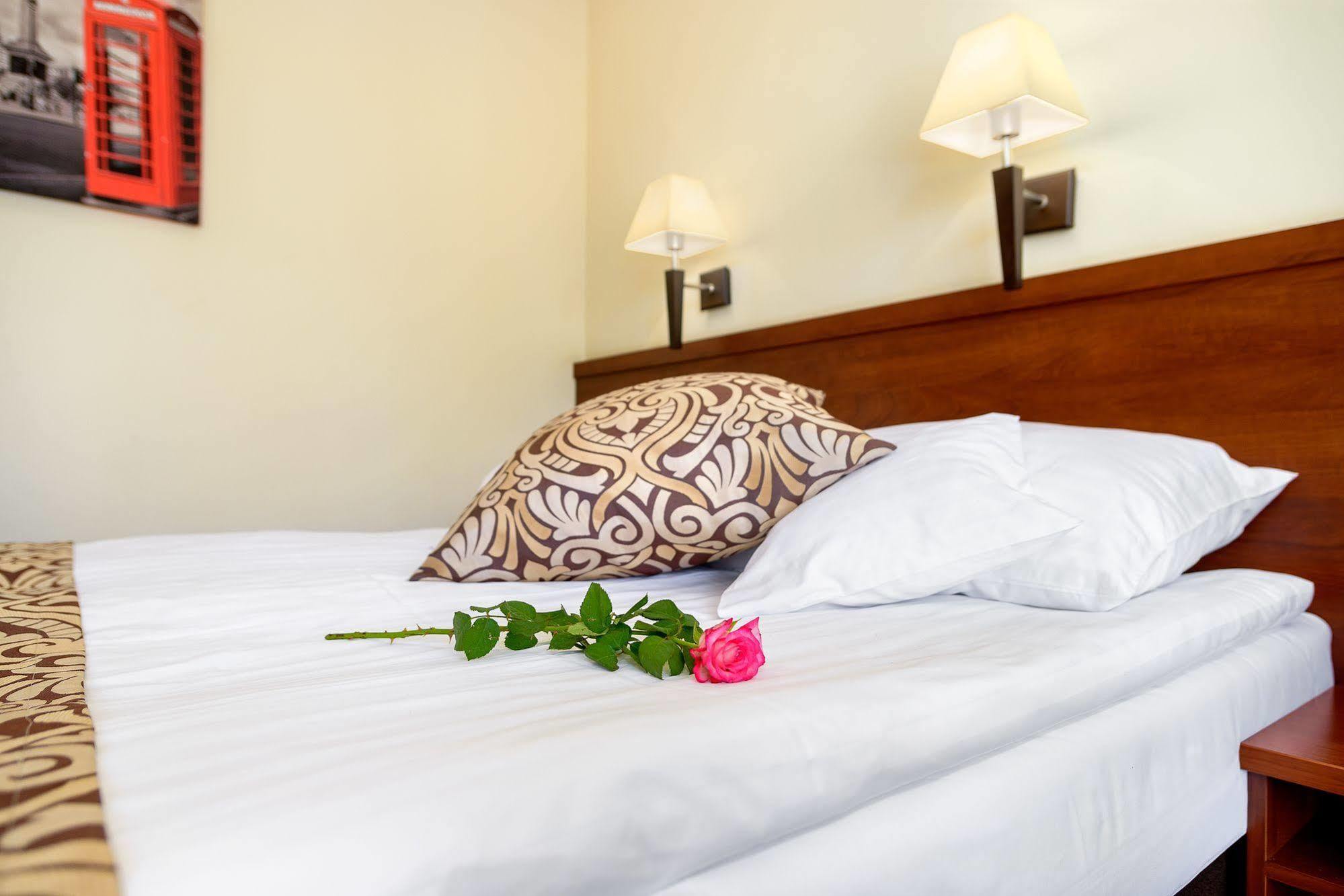 Hotel Zielony Poznan Ngoại thất bức ảnh