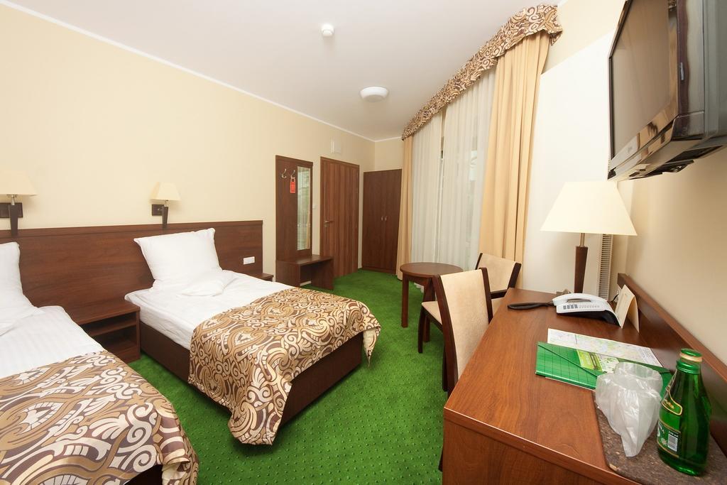 Hotel Zielony Poznan Ngoại thất bức ảnh