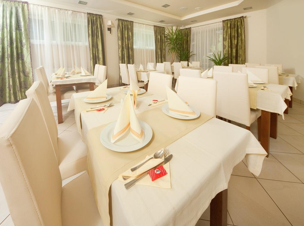 Hotel Zielony Poznan Ngoại thất bức ảnh